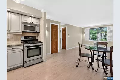 1510 Faulkner Court, Mahwah, NJ 07430 - Photo 4