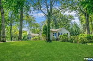27 Stone Fence Rd, Allendale, NJ 07401 - Photo 38