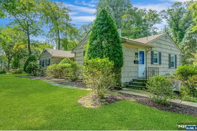 27 Stone Fence Road, Allendale, NJ 07401 - Photo 2