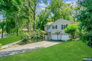 27 Stone Fence Rd, Allendale, NJ 07401 - Photo 32