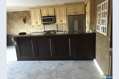 825 Riverside Avenue 16 #16, Lyndhurst Township, NJ 07071 - Photo 4