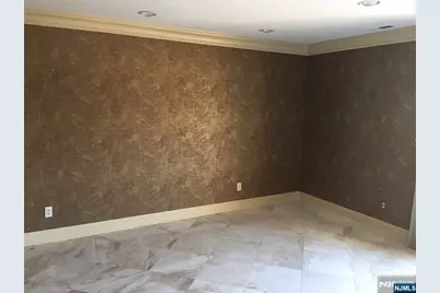 825 Riverside Avenue 16 #16, Lyndhurst Township, NJ 07071 - Photo 2