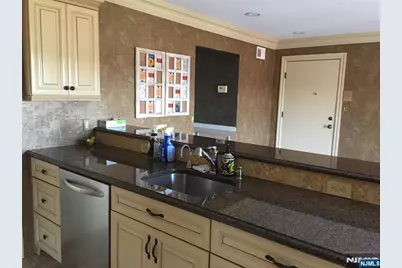 825 Riverside Avenue 16 #16, Lyndhurst Township, NJ 07071 - Photo 10