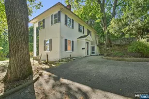 25 Prospect Ave Cottage, Montclair, NJ 07042 - Photo 2