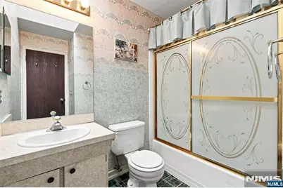 17 Lunn Avenue, Bergenfield, NJ 07621 - Photo 32