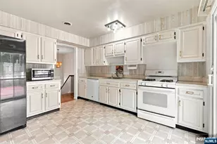 17 Lunn Ave, Bergenfield, NJ 07621 - Photo 16