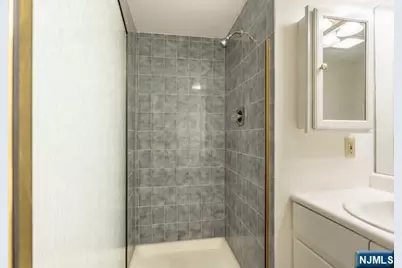 308 Franklin Court, Edgewater, NJ 07020 - Photo 18