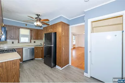 8-02 Henderson Boulevard, Fair Lawn, NJ 07410 - Photo 10