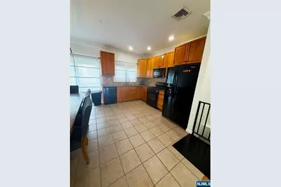 548 Palisade Avenue 4 #4, Garfield, NJ 07026 - Photo 2