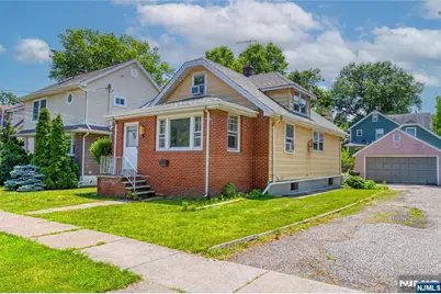 824 Linden Avenue, Ridgefield, NJ 07657 - Photo 2