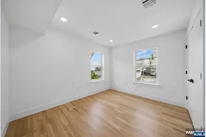 11 W Railroad Avenue 2 #2, Tenafly, NJ 07670 - Photo 12