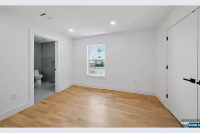 11 W Railroad Avenue 2 #2, Tenafly, NJ 07670 - Photo 16