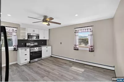 2 Riverside Avenue 2 #2, Lyndhurst Township, NJ 07071 - Photo 4