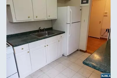 2205 N Central Road 5B #5B, Fort Lee, NJ 07024 - Photo 10