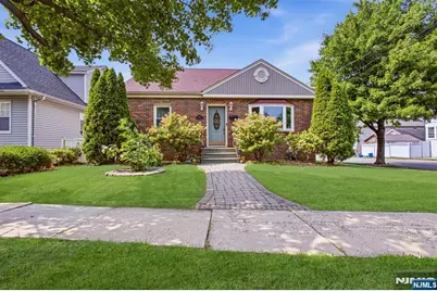 640 New York Avenue, Lyndhurst Township, NJ 07071 - Photo 2