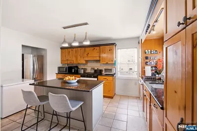 640 New York Avenue, Lyndhurst Township, NJ 07071 - Photo 6