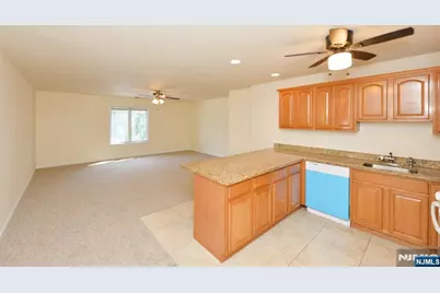 195 N Washington Avenue D #D, Bergenfield, NJ 07621 - Photo 4