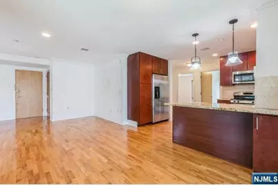 17 Meadow Road 310 #310, Rutherford, NJ 07070 - Photo 4