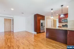 17 Meadow Road 310, Rutherford, NJ 07070 - Photo 4