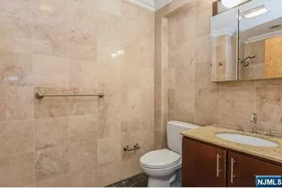 17 Meadow Road 310 #310, Rutherford, NJ 07070 - Photo 18
