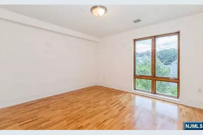 17 Meadow Road 310 #310, Rutherford, NJ 07070 - Photo 14