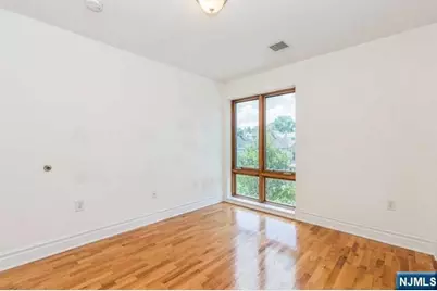 17 Meadow Road 310 #310, Rutherford, NJ 07070 - Photo 12
