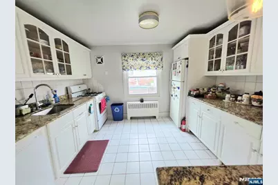 2209D Center Avenue D #D, Fort Lee, NJ 07024 - Photo 4