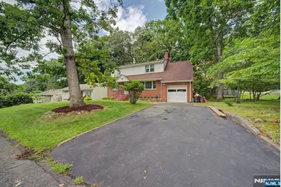 27 Oswego Avenue, Oakland, NJ 07436 - Photo 2