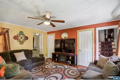369 Queens Court, Ridgewood, NJ 07450 - Photo 6