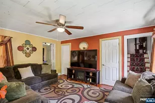 369 Queens Ct, Ridgewood, NJ 07450 - Photo 6