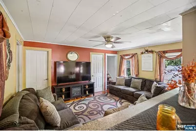 369 Queens Court, Ridgewood, NJ 07450 - Photo 8