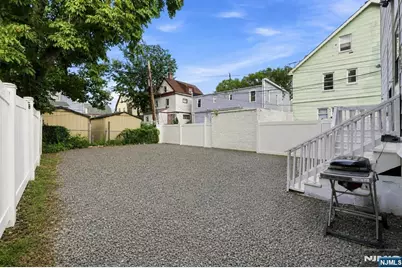 250 Elmwood Avenue, East Orange, NJ 07018 - Photo 32