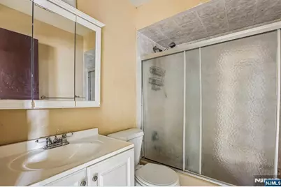 245 Warren Avenue, Fort Lee, NJ 07024 - Photo 12