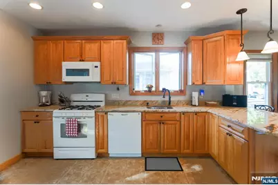 200 Elm Avenue, Teaneck Township, NJ 07666 - Photo 10