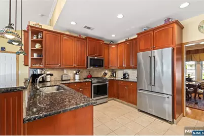 252 Springfield Avenue, Hasbrouck Heights, NJ 07604 - Photo 12