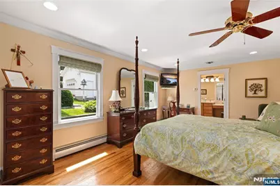 252 Springfield Avenue, Hasbrouck Heights, NJ 07604 - Photo 18