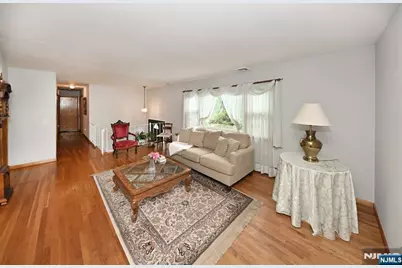 459 Tulane Court, Paramus, NJ 07652 - Photo 6