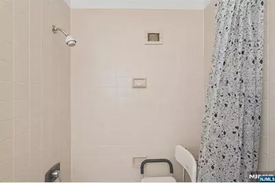 7004 Boulevard E 10E #10E, Guttenberg, NJ 07093 - Photo 26