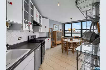 7004 Boulevard E 10E #10E, Guttenberg, NJ 07093 - Photo 14