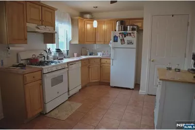 333 10th Street Fl 1 #FL 1, Carlstadt, NJ 07072 - Photo 6