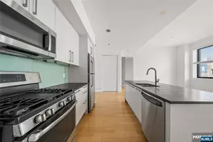 4 Beacon Way 1804, Jersey City, NJ 07304 - Photo 16