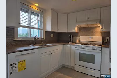 1315 Anderson Avenue 5 #5, Fort Lee, NJ 07024 - Photo 2