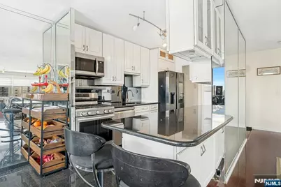 2000 Linwood Avenue 16V #16V, Fort Lee, NJ 07024 - Photo 2