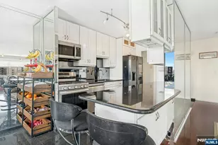 2000 Linwood Ave 16V, Fort Lee, NJ 07024 - Photo 2