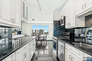 2000 Linwood Ave 16V, Fort Lee, NJ 07024 - Photo 4
