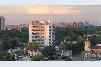 2000 Linwood Avenue 16V #16V, Fort Lee, NJ 07024 - Photo 28