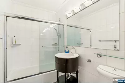2000 Linwood Avenue 16V #16V, Fort Lee, NJ 07024 - Photo 22