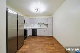 240 Village Circle Dr 1131, Fort Lee, NJ 07024 - Photo 12