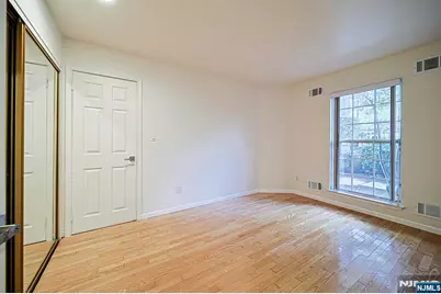 240 Village Circle Drive 1131 #1131, Fort Lee, NJ 07024 - Photo 8