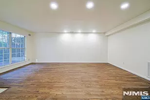 240 Village Circle Dr 1131, Fort Lee, NJ 07024 - Photo 6
